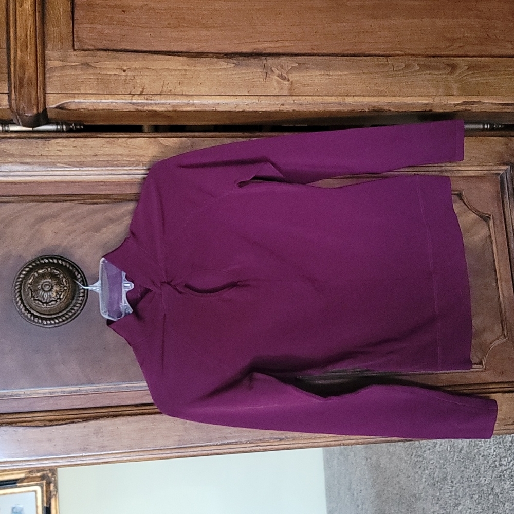 Cache small top with keyhole detail